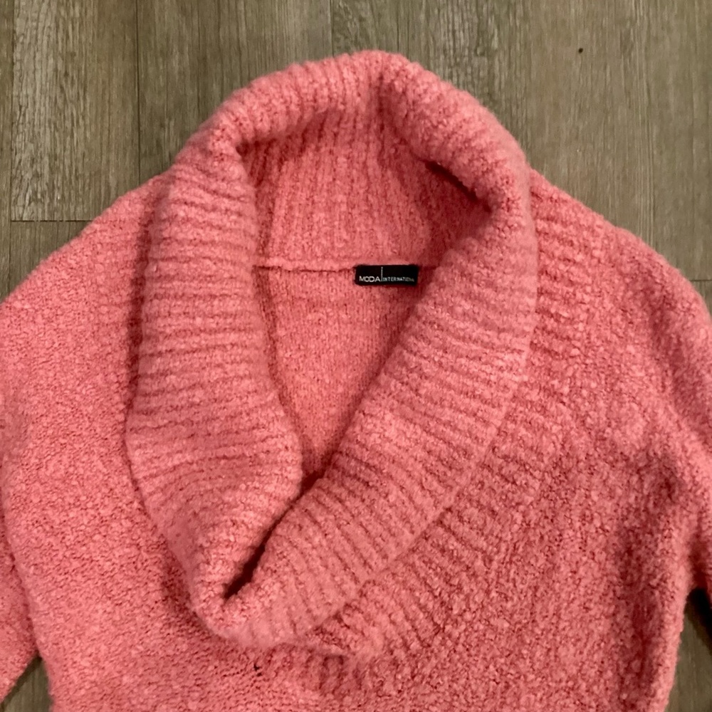 MODA International Sweater - Picture 2 of 6